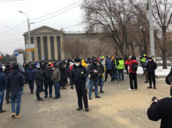 В Волгограде начался новый несанкционированный протест сторонников Навального: смотрим видеотрансляцию