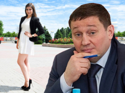 Андрей Бочаров приравнял сексуальную студентку к защитникам Сталинграда