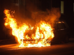 Под Волгоградом мужчина сжег Ford своей гражданской жены 