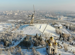 Мамаев курган в «зимнем наряде» сняли с высоты птичьего полета