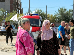 «Люди в отчаянии пытаются прорваться сквозь полицейский кордон»: многомиллионные убытки ждут торговцы горящего в Волгограде рынка 