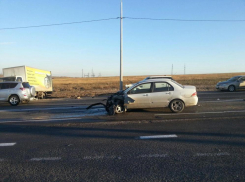 В Волгограде 29-летняя автоледи на Mitsubishi въехала в Камаз
