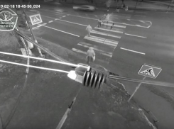 На видео попал 11-летний школьник, сбитый Volvo в Краснооктябрьском районе Волгограда