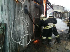 В новогодний вечер при пожарах чудом спаслись двое волгоградцев