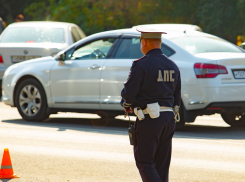 Водитель дачного автобуса в Волжском выехал на встречку и протаранил Mazda