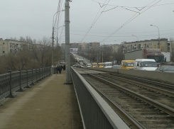 На юге Волгограда в результате ДТП образовалась огромная пробка