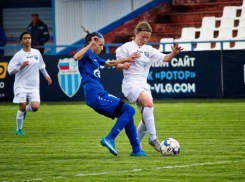 «Этим лузершам ничего не светит»: фанат осудил волгоградских девушек-футболисток