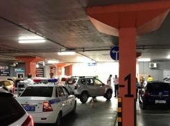 В Волгограде ДТП без пострадавших затруднило выезд с парковки торгового центра