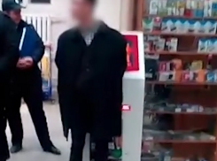 Задержанный в Волгограде магазинный воришка читал на бис свои стихи в ожидании полиции