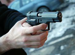 В Волжском 27-летний мужчина расстрелял автомобиль 