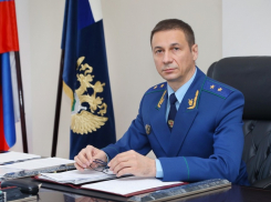 Владимир Путин наградил волгоградского прокурора Дениса Костенко медалью 