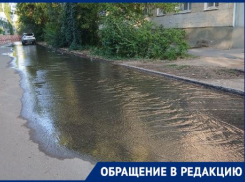 «Затопило дорогу, стоит вонь»: несколько домов остались без воды после аварии на юге Волгограда 