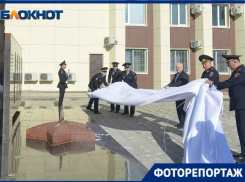 Погибшим при исполнении обязанностей полицейским открыли мемориальный комплекс в Волгограде