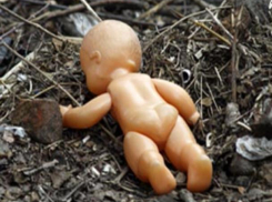 Сыщики продолжают розыск матери-убийцы новорожденной девочки в Волжском 