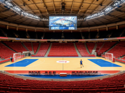 «Каустик» не смог уйти со дна турнирной таблицы