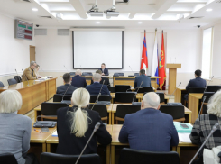 Волгоградские депутаты втайне готовят внеочередное заседание 