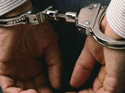  В Волгограде двум грабителям грозит 8 лет за нападение на продавца 