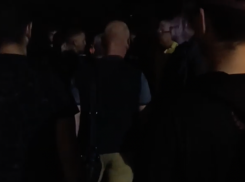 Волгоградцы после взрыва подстанции на Ткачева устроили сход: видео с места