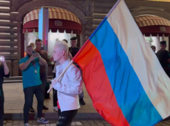 Привычку не носить трусы назвали причиной спада популярности SHAMAN