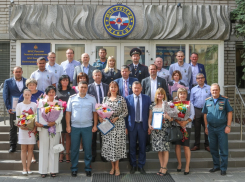 В Волгограде медработники коронавирусных госпиталей награждены медалью МЧС