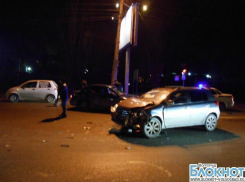 В Волгограде при столкновении Hyundai и Geely пострадала 28-летняя женщина