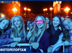 Без интернета, но счастливые: тысячи волгоградцев ушли в отрыв как в 90-е на Молодежном фестивале 