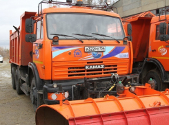 В Волгограде проверили готовность спецтехники к зиме