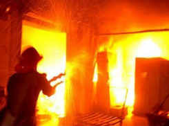 В «Волгоградавтодоре» в Новоаннинском районе из-за пожара эвакуировано 12 человек