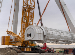 Парение 140-тонной детали над центром Волгограда сняли на видео: летела как пушинка