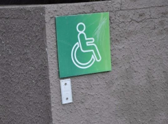 Полоса препятствий: в центральный офис «Сбербанка» в Волжском не пройти инвалидам
