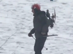 Волгоградцы пришли в восторг от зимнего Карлсона с пропеллером