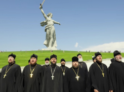 Хор священников исполнил пробирающую до мурашек песню на Мамаевом кургане - видео