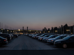 Четыре пешехода сбил Nissan на парковке в Волгоградской области