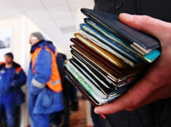 В Волгоградской области четверо жителей незаконно поставили на учет 47 иностранцев