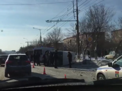 Лихачка на Nissan перевернула маршрутку №110 на западе Волгограда
