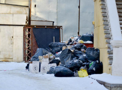 Волгоградский театр НЭТ завалили мусором