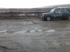 В Волгограде общественник предложил провести митинг против разбитых дорог