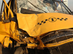 На юге Волгограда в ДТП двух маршруток пострадали 2 человека