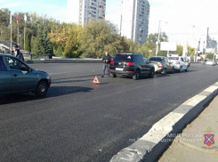 Трехлетняя и новорожденная волгоградки разбились в ДТП с четырьмя машинами