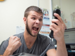 За чужие долги коллекторы позвонили жителю Волгограда 68 раз за двое суток