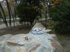 В Волгограде у коллежда имени В.И. Вернадского украли памятник