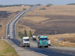 Несмотря на запрет проезда губернатором, фуры продолжают ездить по дорогам Волгограда