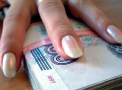 Под Волгоградом чиновницу осудят за мошенничество в крупном размере