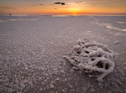 Озеро Эльтон в Волгоградской области возглавило список мест с самыми «космическими» пейзажами