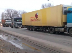 Дальнобойщики забастовкой создали транспортный коллапс от юга до севера Волгограда