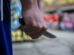 За пощечину пырнул ножом подростка: 16-летний парень идет под суд в Волгоградской области