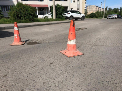 Водитель «семерки» врезался в столб и скрылся в Волгограде: 15-летняя девочка в больнице