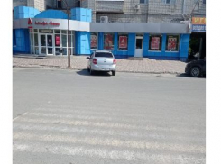 «Нас обманула мэрия»: жители Спартановки больше года ждут, когда нарисуют «зебру» на опасном переходе