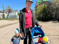 Победитель «Ледникового периода» Вячеслав Чепурченко прогулялся с семьей по Камышину