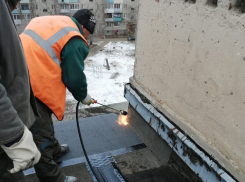 Два года протекавшая крыша дождалась ремонта после публикации в «Блокнот Волгоград»